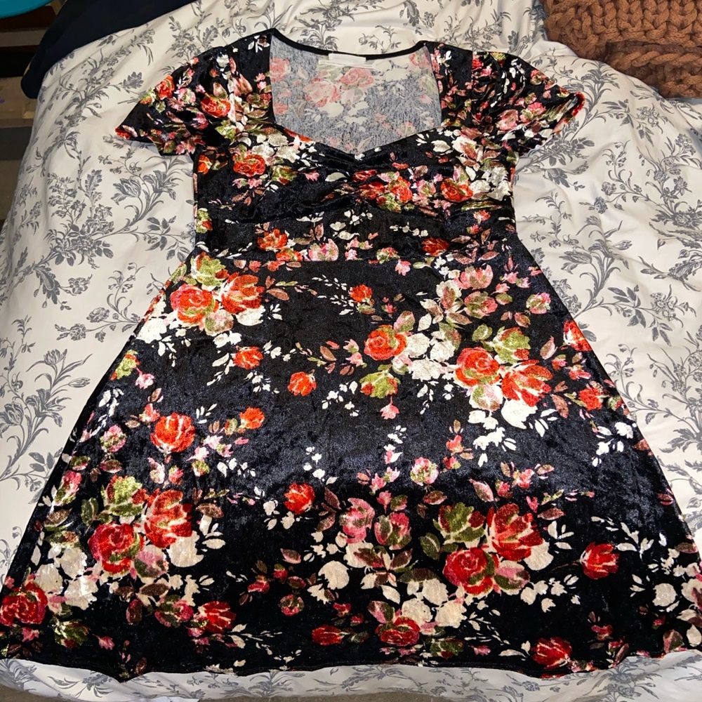 Urban outfitters crushed velvet floral dress L